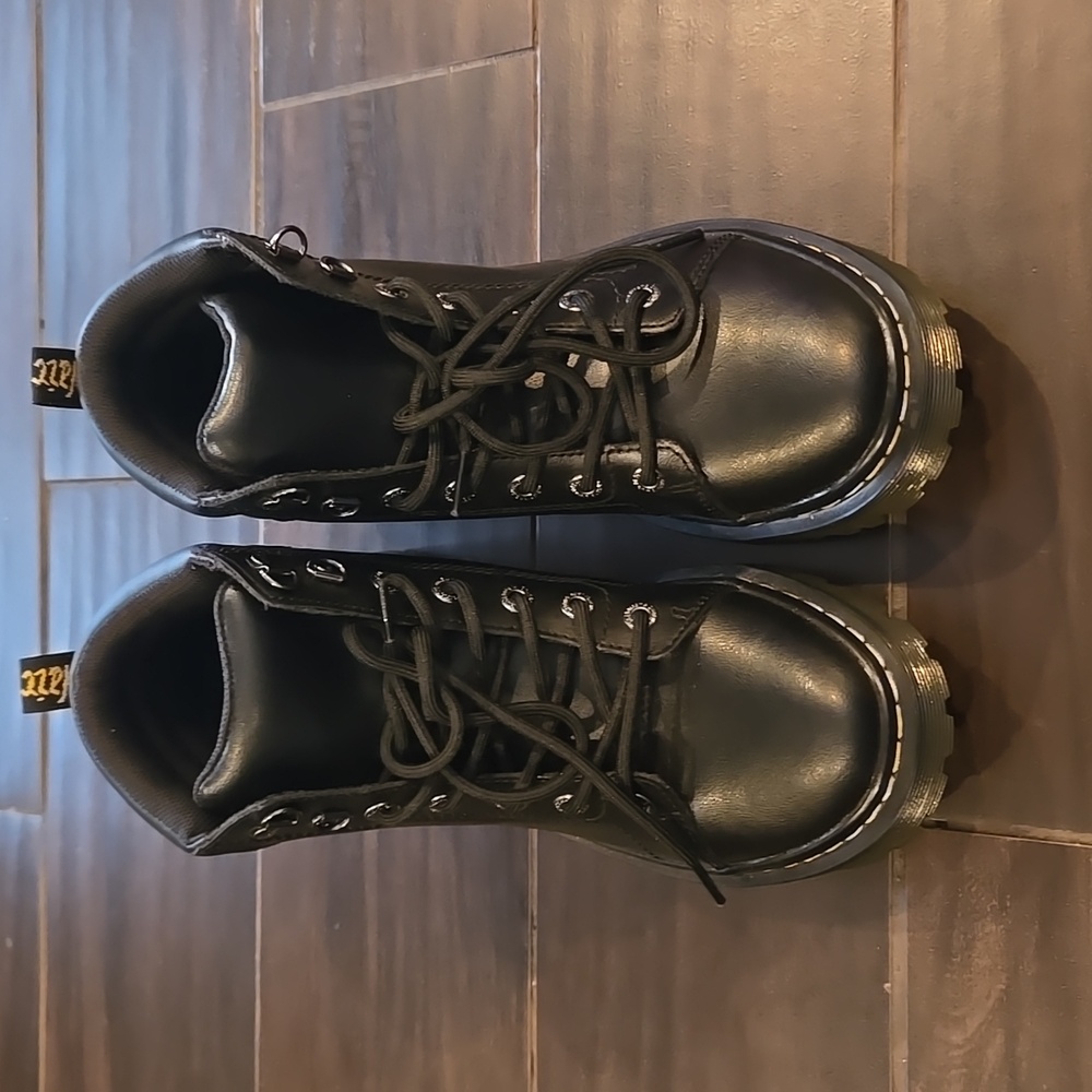 DR. Martens Faora Boots NWOT Sz USL 9 - Picture 5 of 10